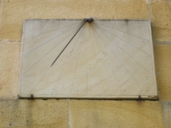Reloj solar vertical de la Casa de Juntas de Gernika-Lumo.