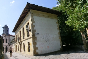 Antiguo ayuntamiento de Lumo.