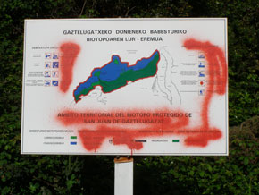 Mapa del mismosobre soporte metálico