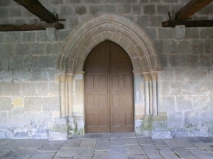Portada románica de la iglesia