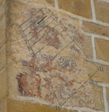 Reloj solar de tipo ortomeridiano en la iglesia de San Andrés de Ibarrangelu.