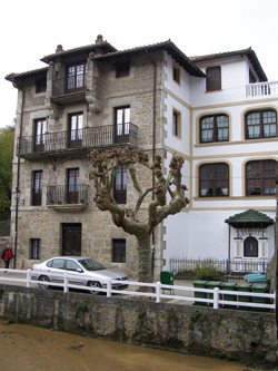 Etxe Aundi (Ea)