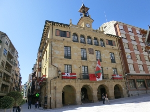 Fachada principal del edificio del ayuntamiento 