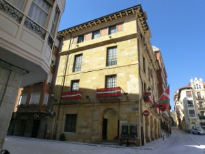 Fachada lateral del edificio del ayuntamiento 